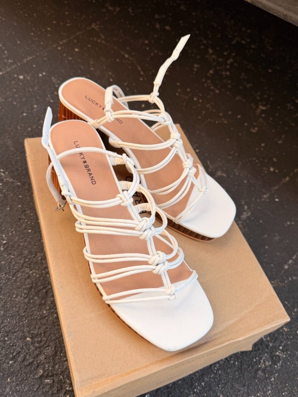 New Lucky Brand Chunky Heel Sandals Bright White Women's Size 9.5 - Picture 3 of 4
